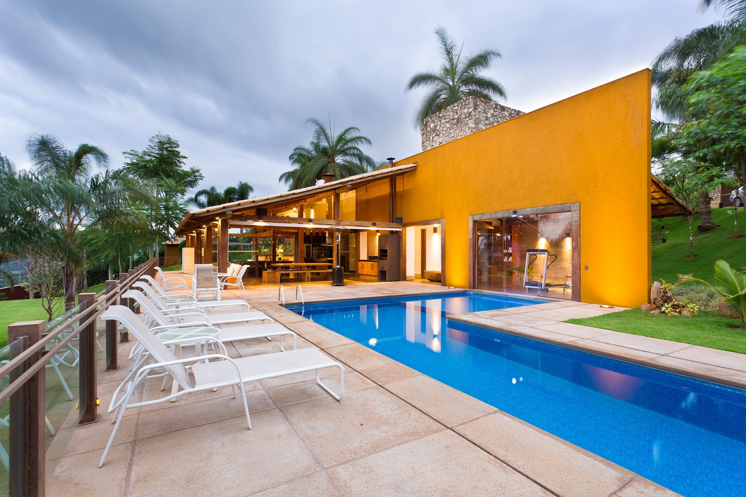 Casa principal, lado izquierdo del terreno en tarapoto.