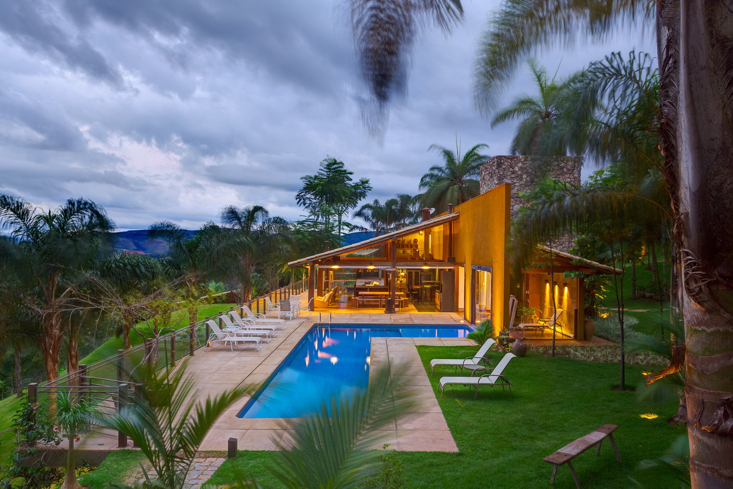 Casa principal, lado izquierdo